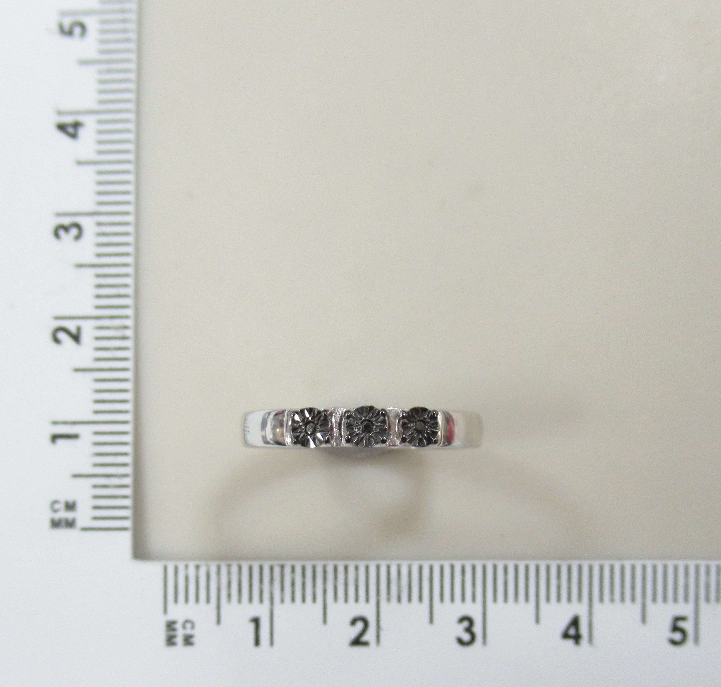 Серебряное кольцо с черными бриллиантами